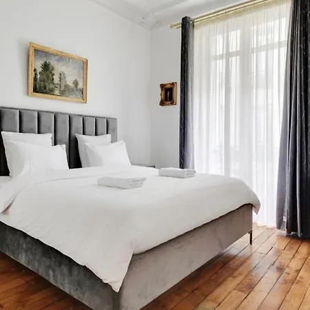 Appartement Superbe 3br Georges V Champs Elysees Parijs