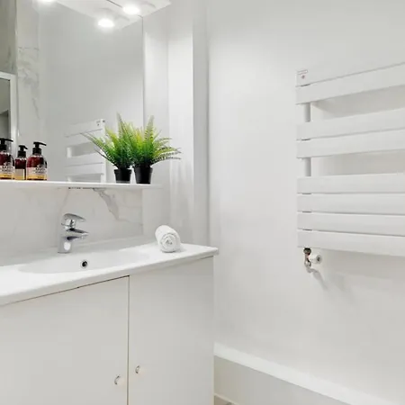Superbe 3br Georges V Champs Elysees Parijs