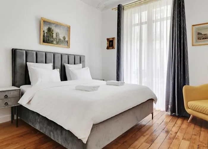 Appartement Superbe 3br Georges V Champs Elysees Parijs